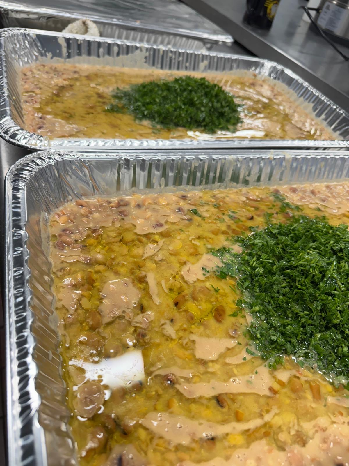 Foul (fava beans) with olive oil & parsley